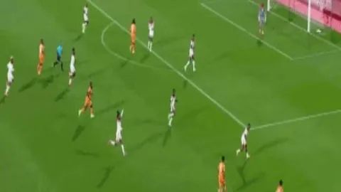 多特续签罗伊斯，传奇故事续写