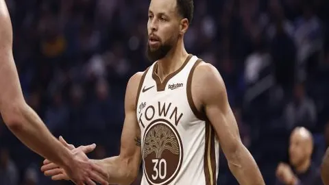 紫百合完胜布拉加10人，欧战16强附加赛佛罗伦萨4-0大捷，晋级在即！